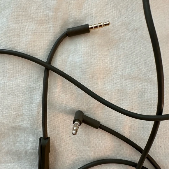 Beats by Dre Studio Headphones - Picture 6 of 6